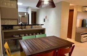 Apartamento espetacular na MELHOR praia da Bahia, GUARAJUBA é uma das únicas praias com selo azul do Brasil -Luxo, lazer, diversão e tranquilidade! Projetado para que você tenha a melhor experiência em hospedagem - Condominio tipo resort, o mais procurado - Foto 2