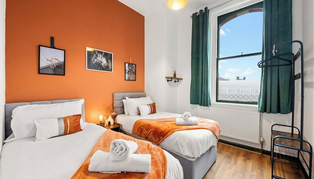 3 Bed Flat - Sleeps 7 - Parking - Wifi - Foto 5, Habitación