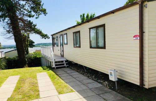 Family Seaside Retreat Private Stay at 5-Star Rockley Holiday Park Poole - Photo 2