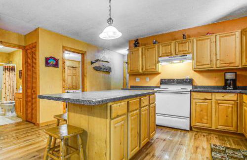 Peaceful Wautoma Retreat with Deck on 10 Acres! - Foto 10