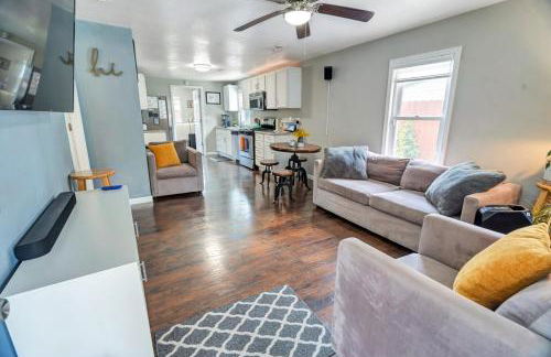 Cheerful 2-Bedroom with convenient Expressway access - Photo 4