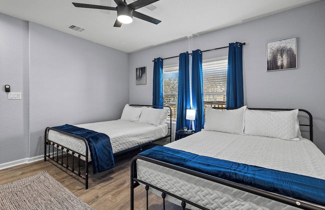 Retreat to a Brand-new Downtown Home 4br/3ba! - Photo 3