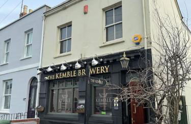 2-bedroom house in Cheltenham town centre - Photo 42