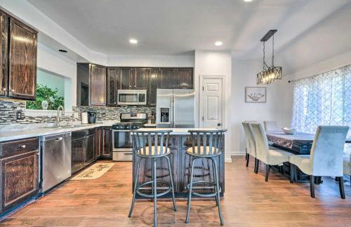 Pond-View Deck and Pool Table Woodbridge Haven! - Foto 6