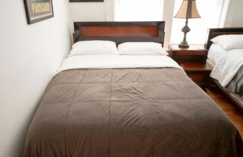 Stone Mansion Sleeps 10-20 Free TV & Parking - Foto 19