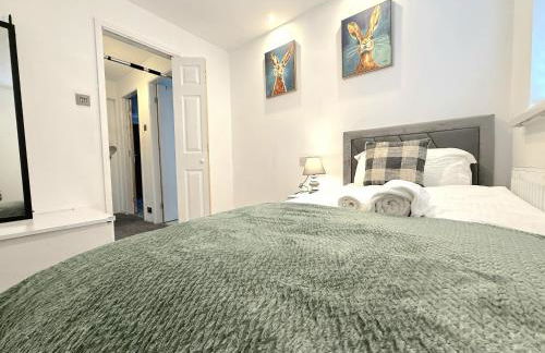 Serene 3-Bedroom Family Rochdale Home with Garden - Foto 14