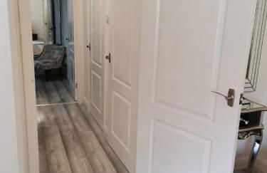 Newly Renovated Cosy 1 bed flat, 4 minutes walk to Town Centre, 3 minutes walk to the train station, Free parking, Modern, fresh and spacious living room, Netflix ready smart TV, Wifi - Photo 16