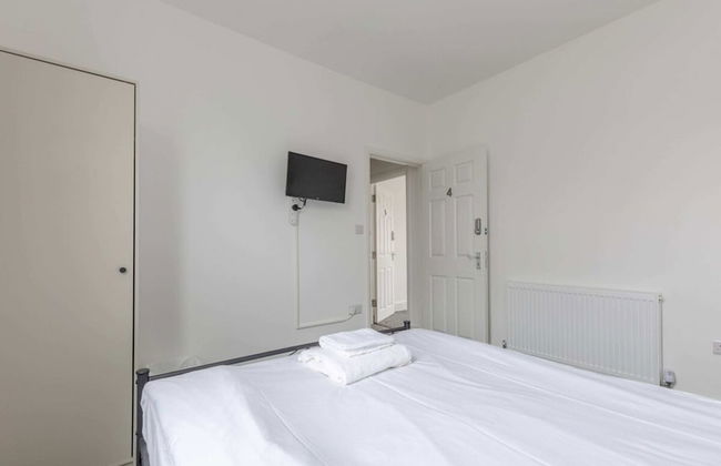 Spacious & Newly Renovated 4BD House East Ham! - Foto 8