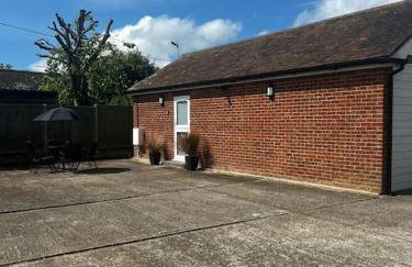 Willow Lodge - Photo 1