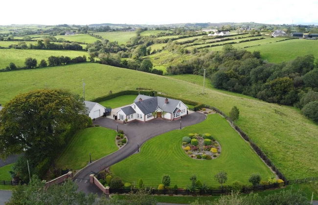 Dungannon 2 Bed Bungalow - Sleeps 5 - Pet Friendly - Foto 1