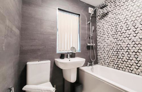 Spacious 3 Bedroom Home - Near Nec, Birmingham Airport & Solihull - Foto 3