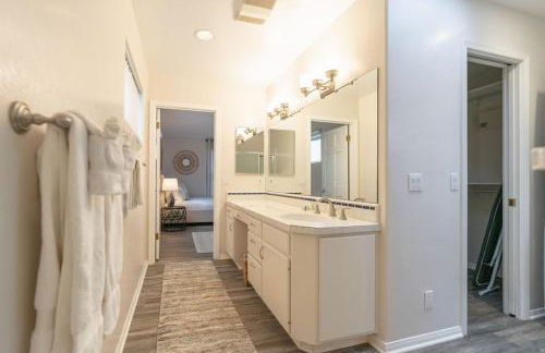 Sunlit La Jolla Village Gem with Peak Ocean Views - Photo 21