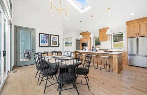 Lakeside Luxe-Lake Access-Hot Tub-Amazing Patio - Foto 13