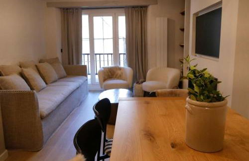 Arties Lodge - Photo 3