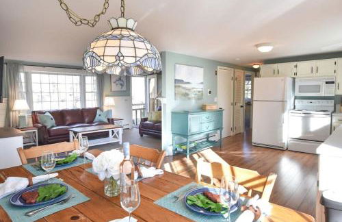 Peace and Quiet & Spacious Back Deck - Foto 7