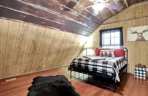 Rustic Barn Retreat w Hot Tub Game Room & FirePit - Foto 12