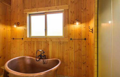 Nordic Style Lodge with Deck on 80 Acres in Arlee - Foto 15