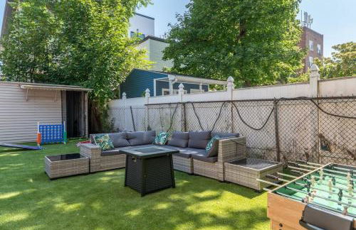 Cozy Stay with Games, 15 min to NYC, Private Backyard - Sleeps 6 - NEAR METLIFE STADIUM - Foto 2