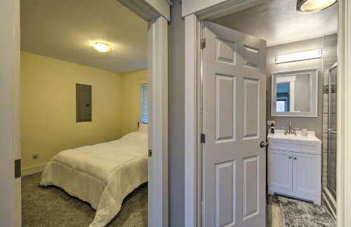 Scenic & Spacious Getaway on North Bay w/ Deck! - Foto 18