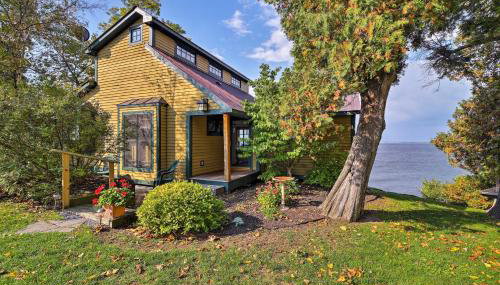 Lake Champlain Cottage with Private Deck and Fire Pit! - Foto 2