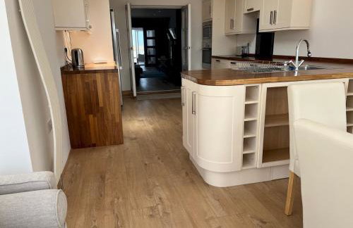 Fabulous Beach Front Holiday Location - Pass the Keys - Photo 8