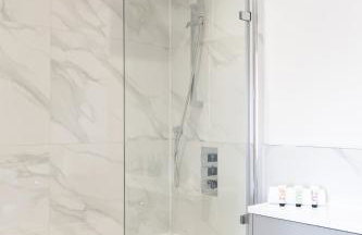 Sleek & Cozy 2BR Apartment for Your Stay # 3 - Foto 9