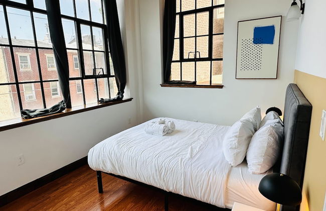 Sosuite 2BR Apt w Balcony W D Gym On-site Bar - Photo 30