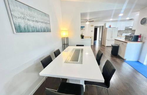 Dream Vacation Home w Heated Pool Close to Beaches Clearwater St Pete Quiet with Big Backyard - Foto 34