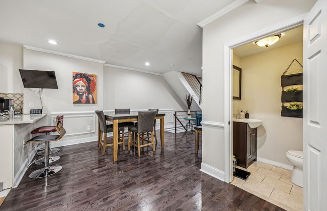 Elegant 5br Townhome In Prime Location 5 Bedroom Townhouse by RedAwning - Foto 12