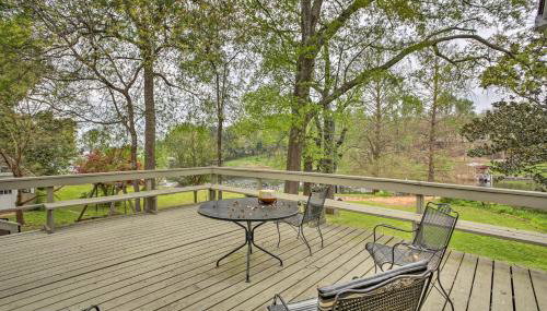 Pet-Friendly Lake Athens Home with Fireplace! - Foto 3