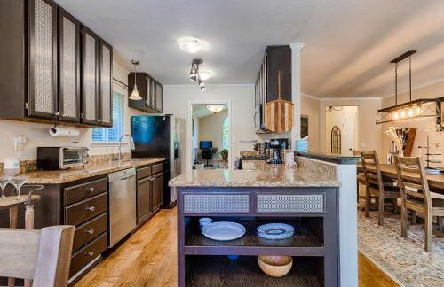 Spacious Oasis Hot Tub Backyard Garden 3BR/2BA - Foto 14