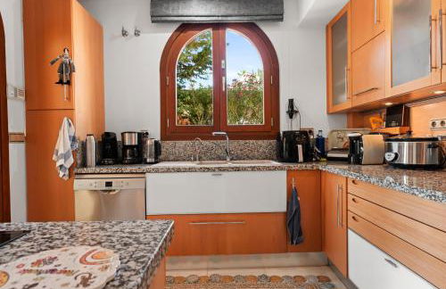 Infinity pool mansion by Costarentals - Ref 85 - Photo 30