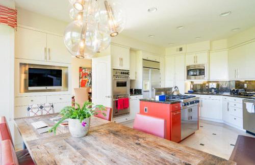 Luxe Family Villa ,116 inch Theater, Yard , Near Beaches - Photo 16
