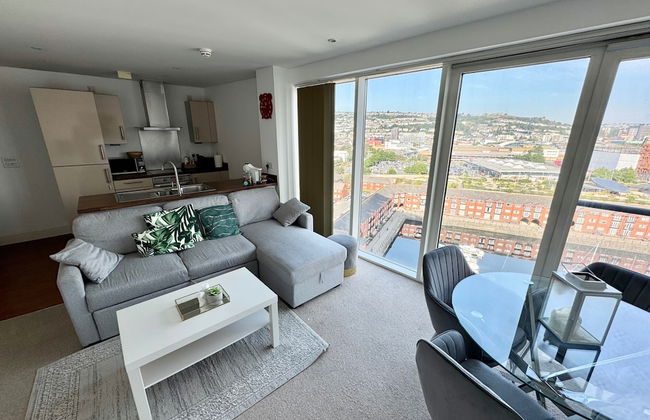 Meridian Tower Apartment in Swansea - Photo 1