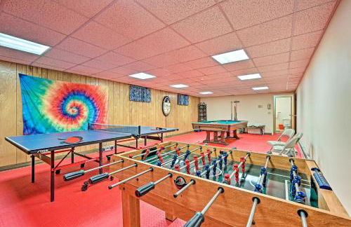 Family Winter Retreat with Hot Tub 14 Mi to Slopes! - Foto 28