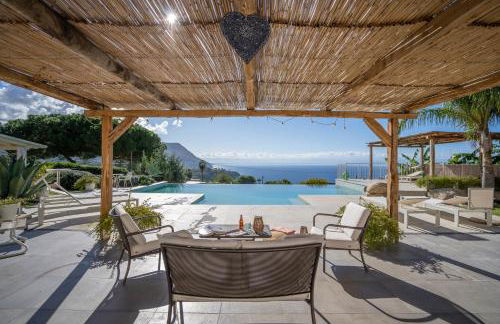 Villa Michaela con piscina privata e vista mare - Foto 1