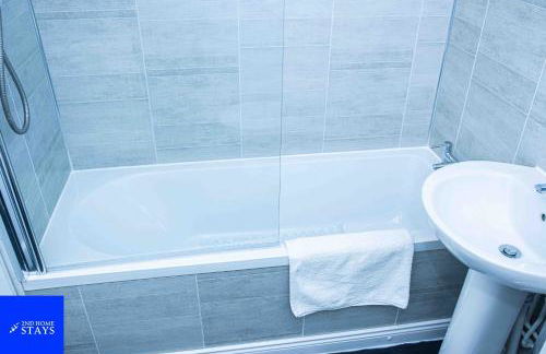 2ndHomeStays-Walsall- A Charming 3-Bed Home with Landscape View - Suitable for Contractors and Families -Large Parking for 3 Vans - Sleeps 7- 7 mins to J10 M6 and 21 mins to Birmingham - Foto 35