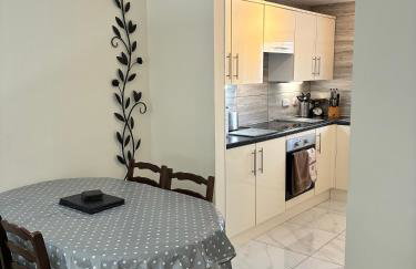 Castell Cottages Central with Parking - Photo 23