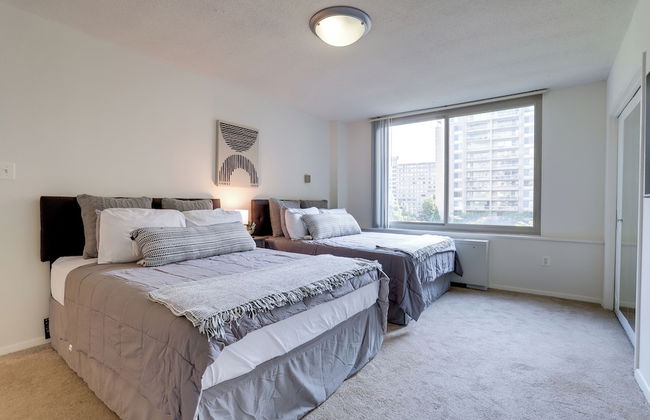 Crystal City Condo w Top Amenities - Photo 9