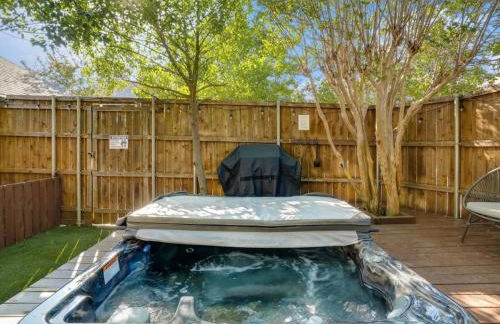 3-BD 2-BA Northern Dallas Retreat Hot Tub and BBQ - Photo 5