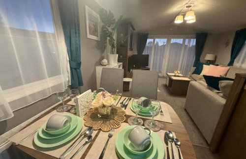 LuxeHaven at Tattershall Lakes Park with Hot Tub - Foto 70