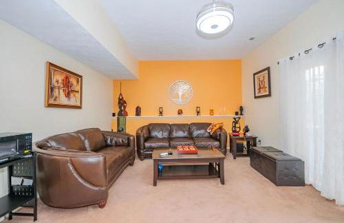 1Bedroom Newly Renovated Basement Suite with Parking - Foto 1