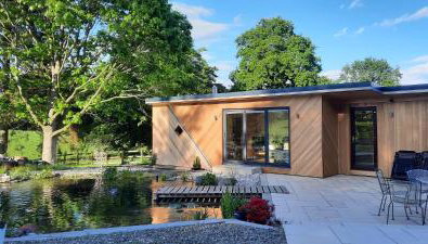 Mid-Wales Farmhouse, swimming pool, tranquil countryside views, sleeps 14 - Foto 2, Garden, Garden view