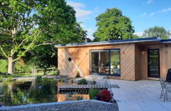 Mid-Wales Farmhouse, swimming pool, tranquil countryside views, sleeps 14 - Foto 2