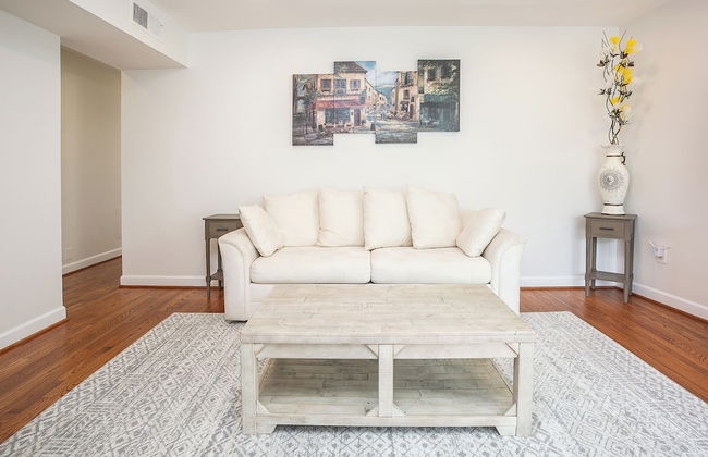 Comfy and Cozy - Min from National Mall - Foto 13