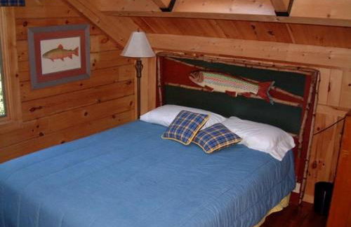 Charming Lakefront Cabin Rental with Games Room near Bangor, Maine - Foto 4