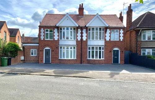 Stanley Park House Peterborough - 3 bed, 3 bathroom, parking, garden - Foto 1