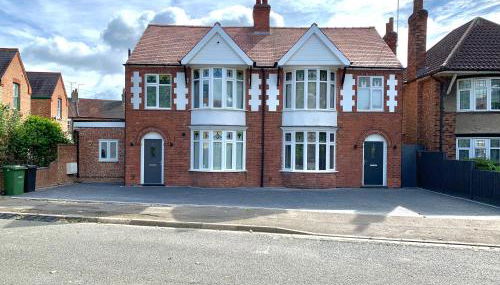 Stanley Park House Peterborough - 3 bed, 3 bathroom, parking, garden - Foto 1