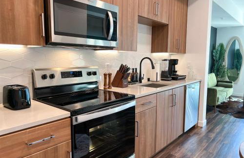 Modern Cosmopolitan APT Mid Hollywood with Free Parking 10mins to Universal Studios - Photo 31