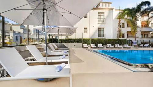 Resort-Style - Spacious 2BR - 3 Beds - Near UCLA - Pool & Parking - Foto 4, sunbed